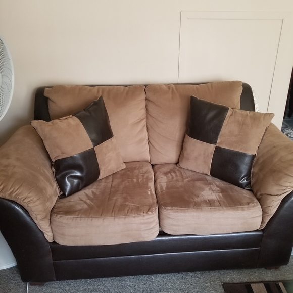 Living room set - Picture 2 of 3